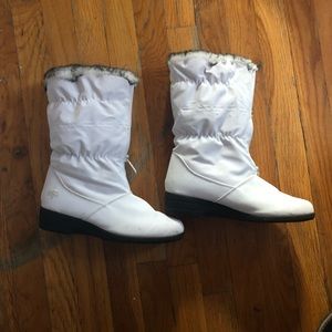 Women’s snow boots